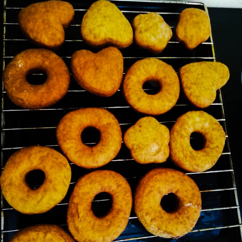 image of plain doughnuts